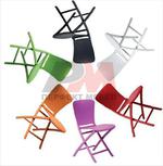 Пластмасови столове с разнообразни размери плот