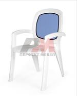 Пластмасови столове с разнообразни размери плот