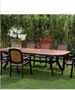 Универсална маса от пластмаса за външно използване