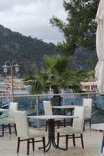 Здрави черни стойки за маси