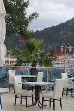 Черна стойка за маса за външно ползване